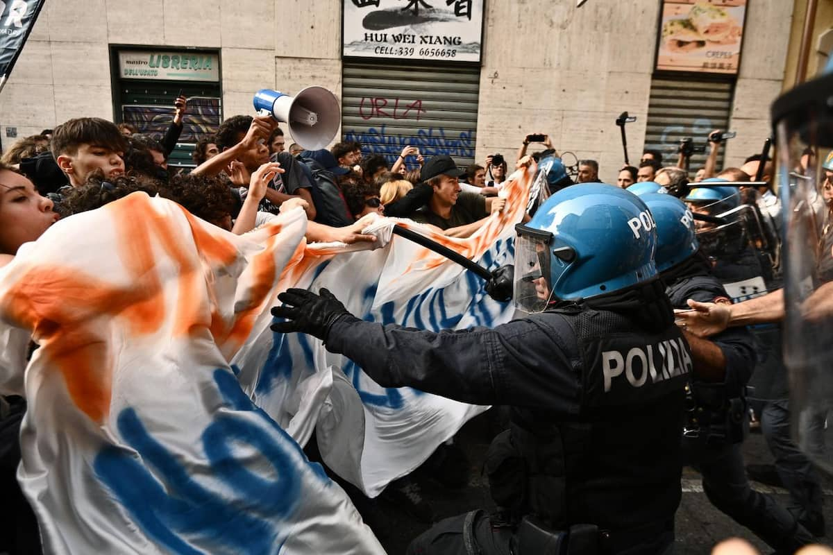 Scontri A Torino Al Corteo Contro Giorgia Meloni Manganellate Della