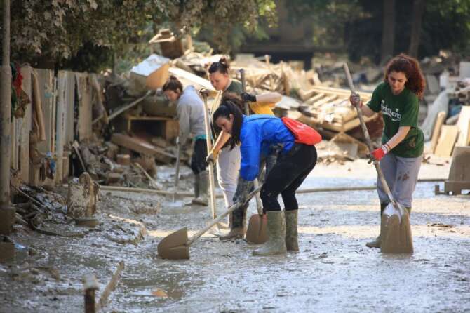 Non chiamateli Angeli del Fango: i ragazzi del Paciugo dell’alluvione in Emilia Romagna