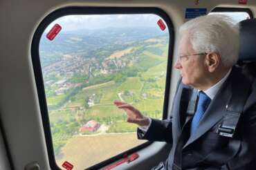 Mattarella nelle zone dell’alluvione in Emilia Romagna: “Ho visto molte ferite, l’Italia non vi lascerà soli”