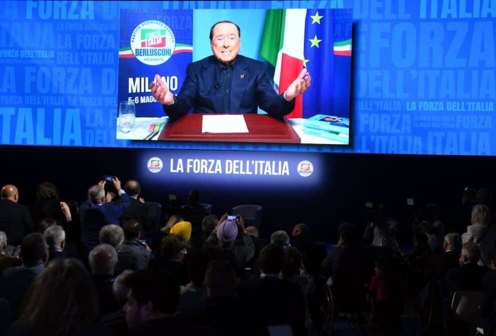 Silvio Berlusconi dimesso dall’Ospedale San Raffaele di Milano