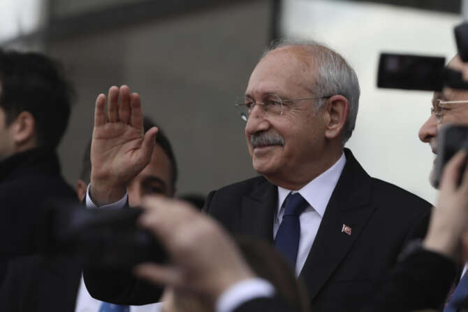 Chi è Kemal Kilicdaroglu, il “Gandhi turco” che sfida Erdogan e fa tremare il suo sistema di potere