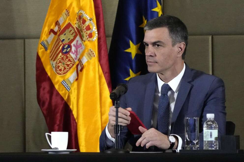 Terremoto in Spagna, Sanchez si dimette e convoca elezioni anticipate: il premier paga il tracollo alle amministrative
