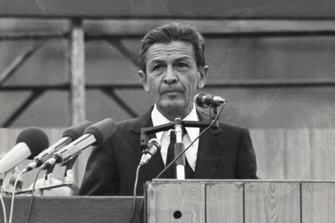 La lezione di Enrico Berlinguer: prima di essere un politico era un uomo leale con il popolo