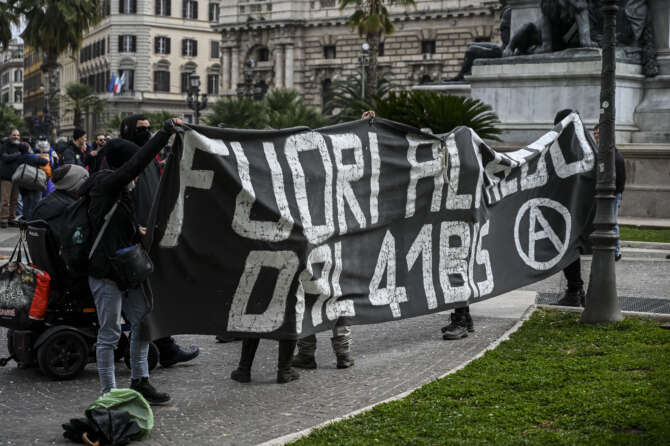 STRISCIONE FUORI DAL 41BIS