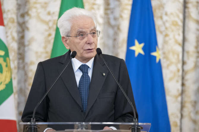 Il monito di Mattarella: “Nessuno ignori i rifugiati”