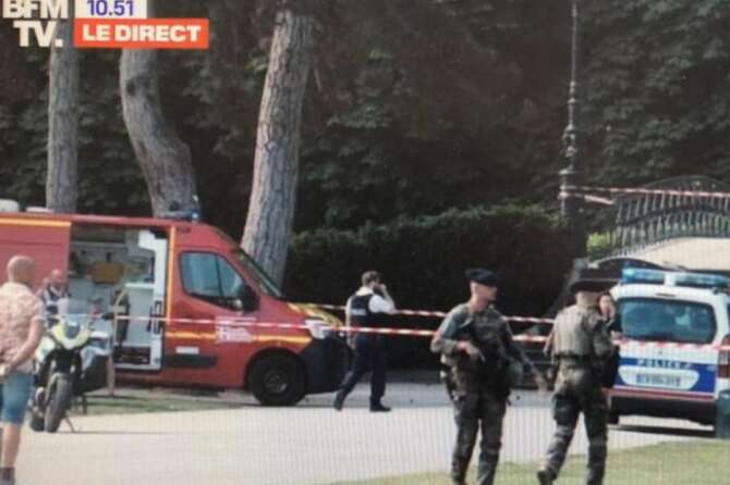 Terrore in Francia, sei persone accoltellate al parco: fermato richiedente asilo siriano, escluso movente terroristico