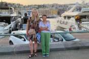 Turista inglese scomparsa a Napoli, ansia per le sorti di Lisa: “Soffre di schizofrenia, ha bisogno di medicine”