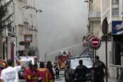 Crolla palazzo a Parigi, due dispersi e decine di feriti nell’esplosione in centro: “Pensavo fosse un terremoto”