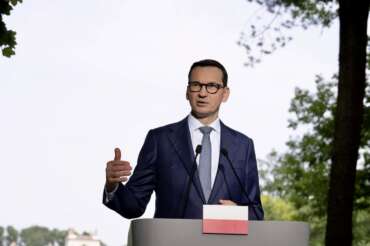 Chi è Mateusz Jakub Morawiecki, il premier polacco razzista e omofobo