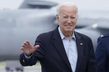 Bombe a grappolo e NATO, l’atteso viaggio di Joe Biden in Europa: “Kiev non è pronta all’Alleanza”