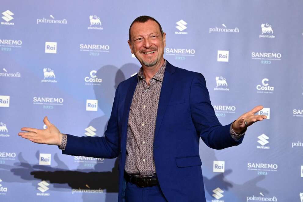 Sanremo 2024, Amadeus annuncia le date e il nuovo regolamento: i partecipanti diventano conduttori