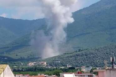 Esplode fabbrica di fuochi d’artificio nel napoletano, morto un operaio: boato sentito a chilometri di distanza