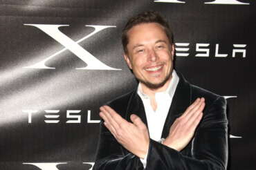 Twitter dice addio all’uccellino, Elon Musk lancia il nuovo logo X