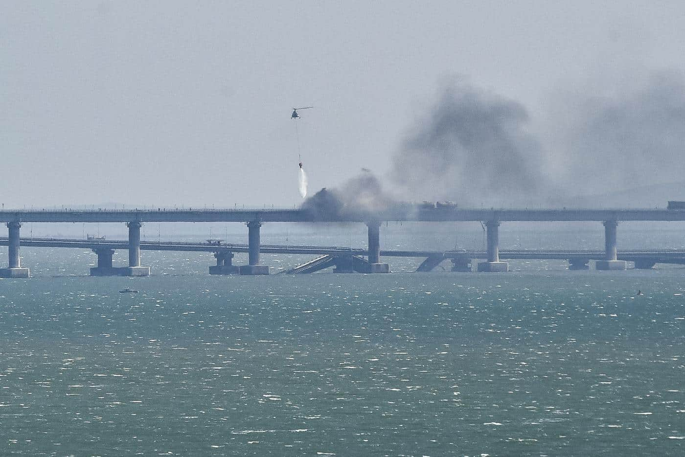 Guerra Ucraina, Kiev attacca il Ponte di Crimea: due morti e collegamenti interrotti