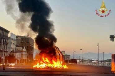 Perché è stata incendiata la Venere degli stracci, l’opera di Pistoletto distrutta a Napoli