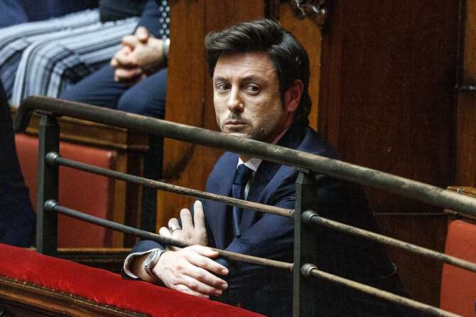 Chi è Andrea Giambruno, il giornalista compagno di Giorgia Meloni: le polemiche sul clima e la violenza sessuale