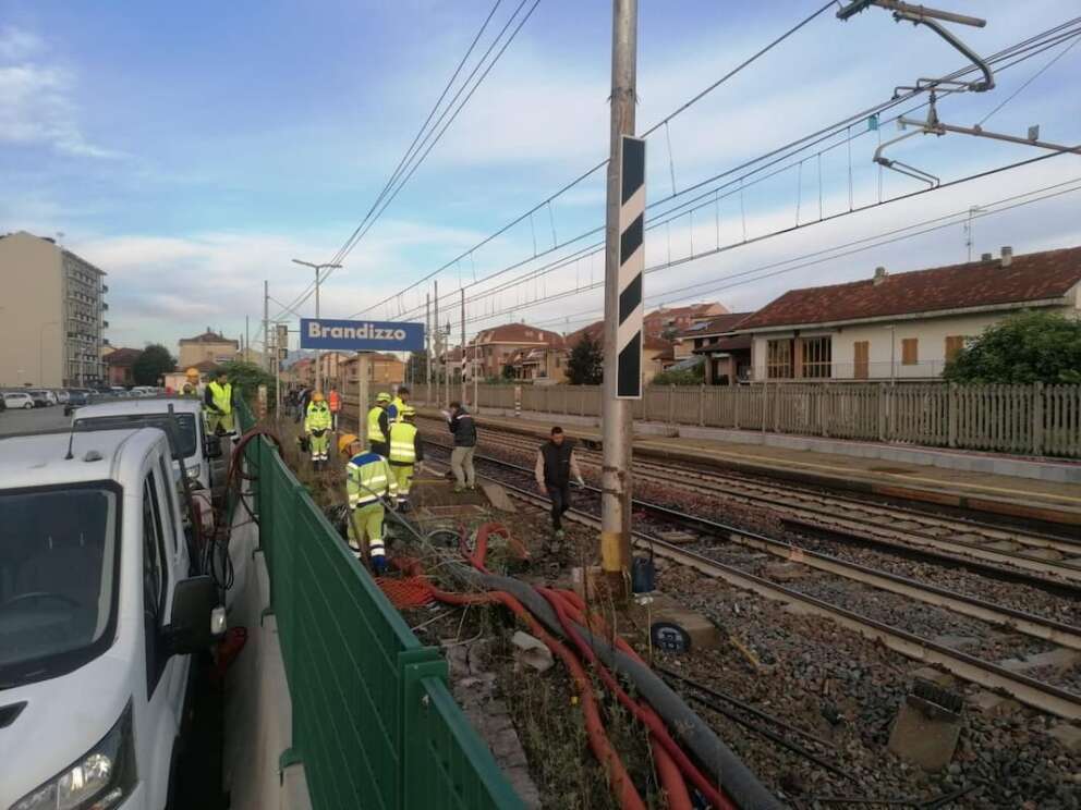 Strage ferroviaria a Brandizzo, 5 operai uccisi da un treno: “Stavano sostituendo dei binari”