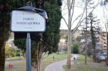 Picchiata e uccisa in un parco di Rovereto, 60enne ammazzata da un senzatetto