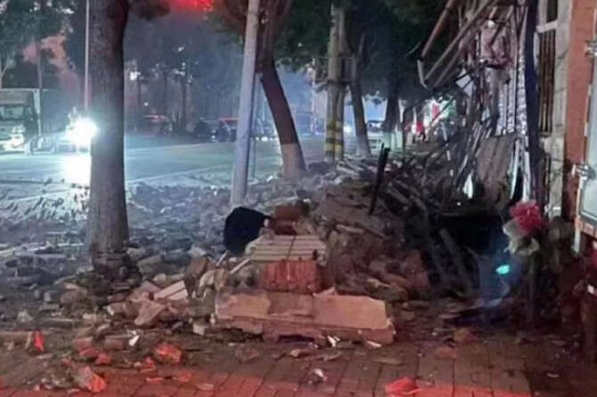 Violento terremoto in Cina, sisma di magnitudo 5.7 nel nordest del Paese: decine di feriti e oltre 150 edifici crollati