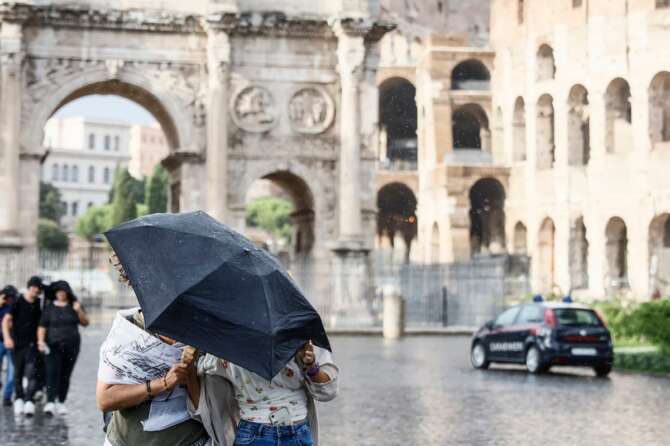 Assaggio di autunno nel week end, il ciclone equinoziale porta pioggia e fa crollare le temperature