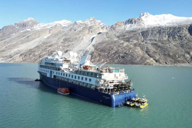 Cosa è successo alla Ocean Explorer, la nave da crociera incagliata in Groenlandia