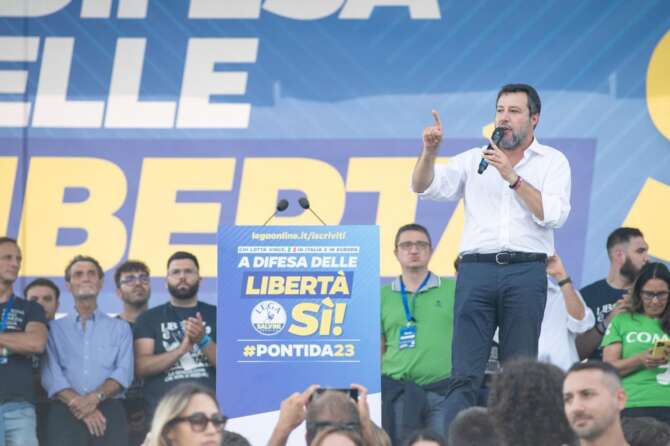 Salvini a Pontida: abbraccio ‘sovranista’ con Le Pen e gli affondi contro Islam, Europa, Soros e Richad Gere