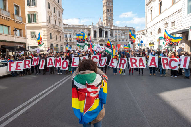 Il popolo della pace è sceso in piazza, ma il Pd era assente…