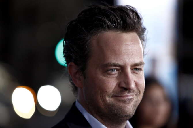 Come è morto Matthew Perry, l’attore star di “Friends”: aveva 54 anni