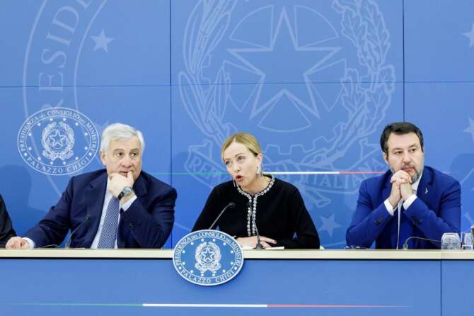 Foto Roberto Monaldo / LaPresse 03-11-2023 Roma Politica Palazzo Chigi – Conferenza stampa al termine del Consiglio dei ministri Nella foto Antonio Tajani, Giorgia Meloni, Matteo Salvini 03-11-2023 Rome (Italy) Politica Chigi palace – Press conference at the end of the Council of minister In the pic Antonio Tajani, Giorgia Meloni, Matteo Salvini