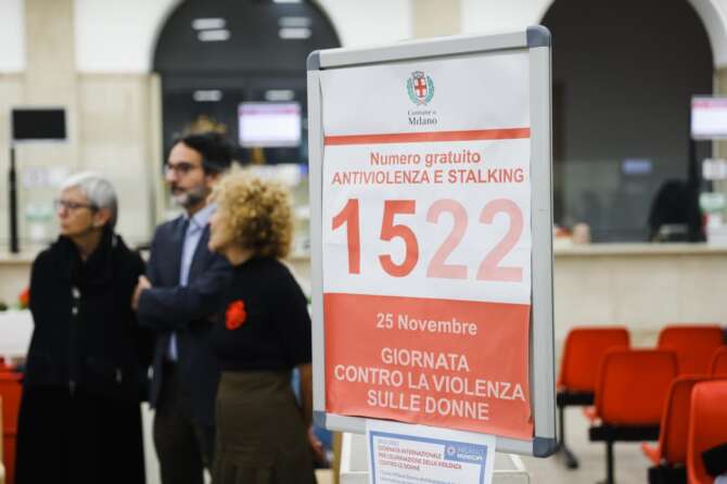 Foto Alessandro Bremec/LaPresse 23-11-2023 Milano, Italia – Cronaca – Il minuto di silenzio in occasione della Giornata internazionale per l’eliminazione della violenza contro le donne all’Anagrafe di Milano. Nella foto: Gaia Romani, Lamberto Bertolè, Elena Lattuada, Diana De Marchi November 23, 2023 Milano Italy – News – The minute of silence on the occasion of the International Day for the Elimination of Violence against Women at the Milan Registry Office. In the photo: Gaia Romani, Lamberto Bertolè, Elena Lattuada, Diana De Marchi