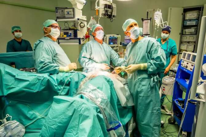 Foto Tiziano Manzoni /LaPresse cronaca 21/6//2019 Bergamo – ITALIA Ospedale Papa Giovanni XXIII Bergamo nella foto: Nella Foto sistema robotico Da Vinci, per la chirurgia mininvasiva – il roboto in uso in sala operatoria