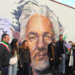 Il Sindaco di Napoli Gaetano Manfredi e la moglie di Julian Assange, Stella Moris