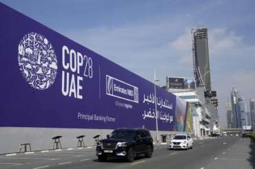 Cop28, cos’è la conferenza globale sul clima ospitata a Dubai: il paradosso del vertice nel regno del petrolio