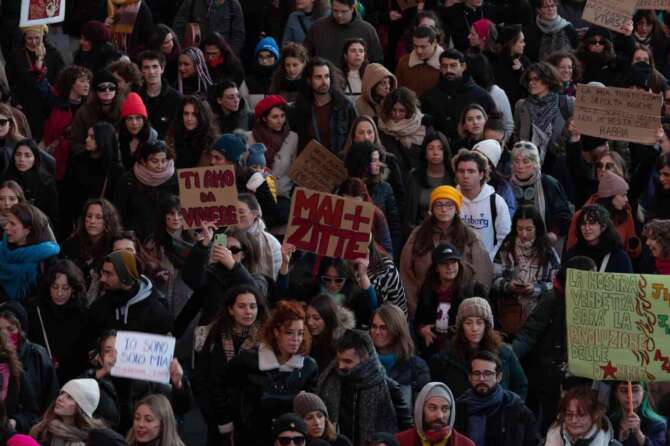 Manifestazioni contro la violenza sulle donne