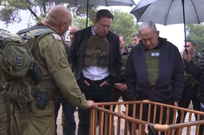 Musk e Netanyahu in vista al kibbutz in Israele (Foto da Twitter GPO)