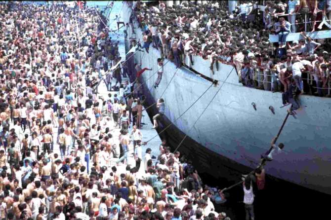 Lo sbarco della nave Vlora