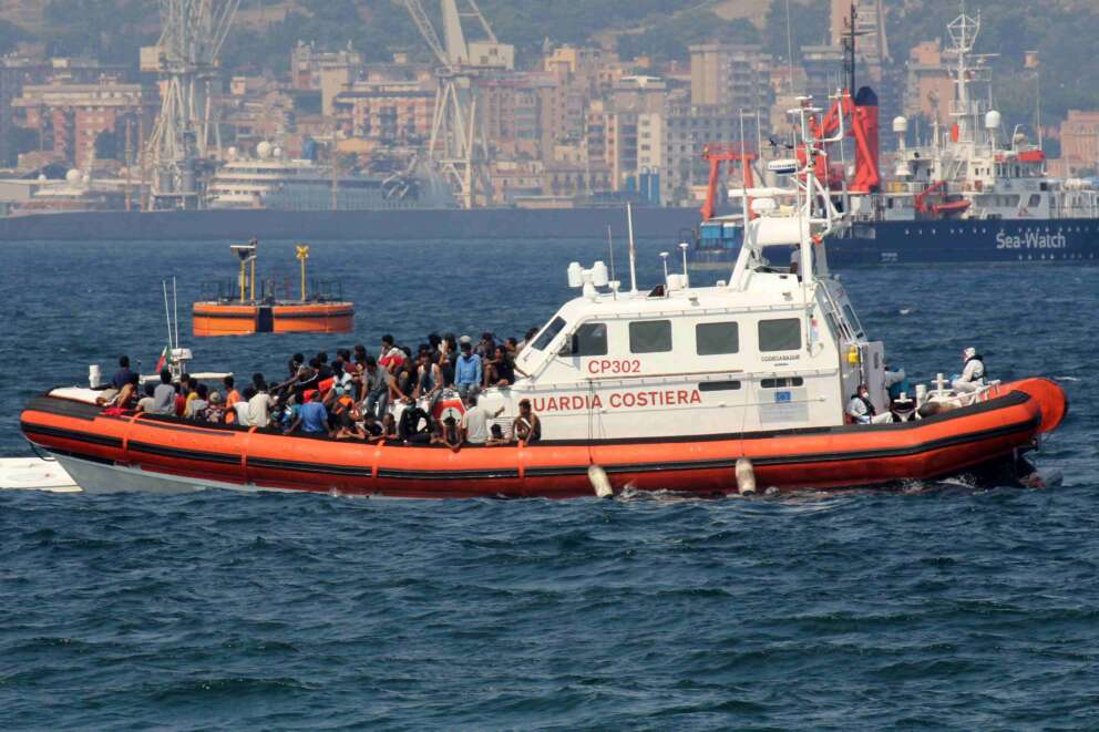 Strage nel Mediterraneo, cosa nasconde la Guardia costiera sui 61 morti e 25 deportati?