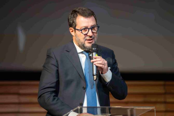 Salvini attacca l’Europa e spacca la maggioranza con l’onda sovranista