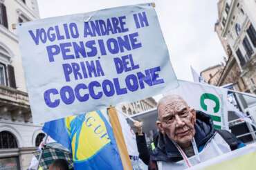 Sciopero medici e infermieri, 5 dicembre di lotta contro il taglio delle pensioni: ma in Italia cresce la povertà sanitaria