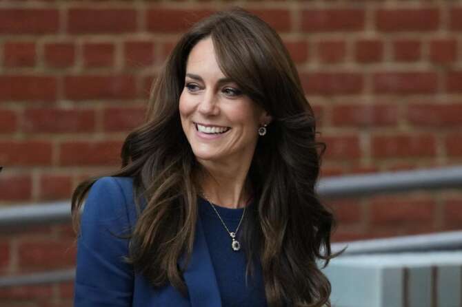 Britain’s Kate, The Princess of Wales smiles during a visit to Evelina London at St Thomas’ hospital in London, Tuesday, Dec. 5, 2023. The Princess, Patron of Evelina London, visited to officially open the new Children’s Day Surgery Unit. (AP Photo/Kirsty Wigglesworth) Associated Press / LaPresse Only italy and Spain