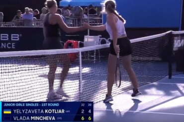Yelyzaveta Kotliar, la tennista ucraina stringe la mano all’avversaria russa: il Ministro la “richiama”, il padre si scusa