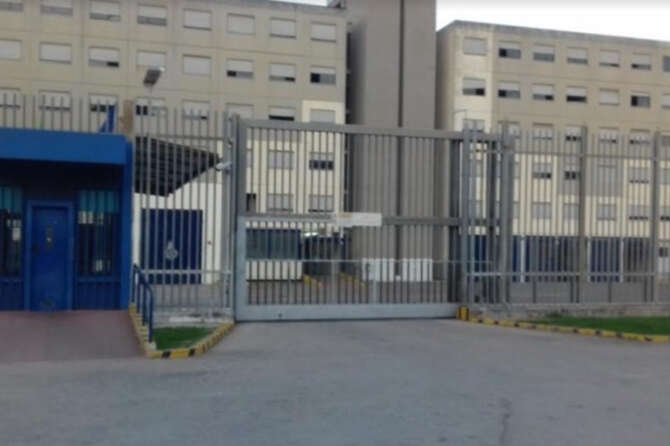 Carcere di Secondigliano: detenuti tra celle anguste e attività trattamentali