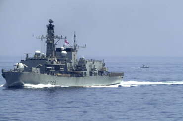 Missione militare europea nel Mar Rosso contro i ribelli Houti, l’Italia schiera due navi con Francia e Germania