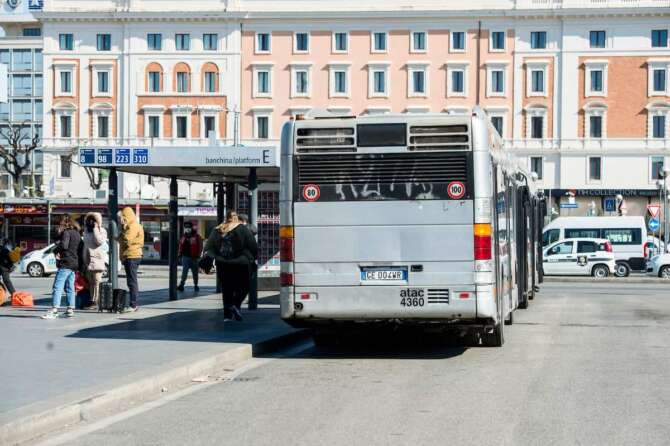 Sciopero 24 gennaio 2024, si ferma il trasporto pubblico: disagi e fasce garantite a Roma e Milano