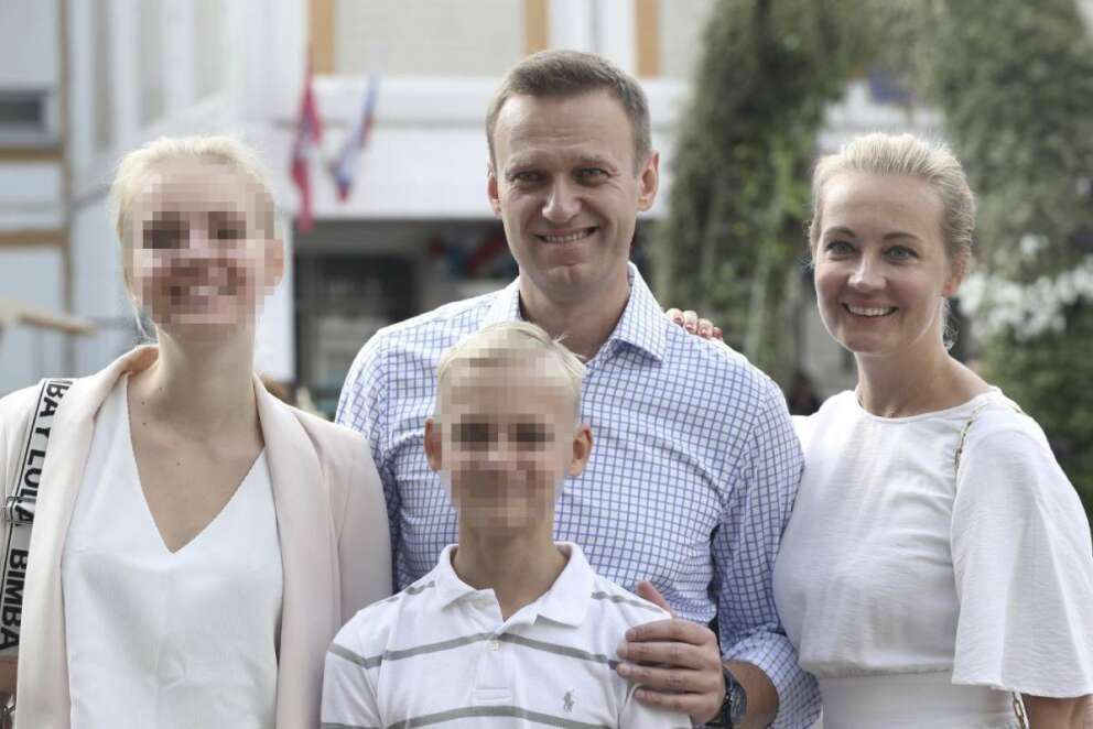 FILE – Russian opposition leader Alexei Navalny, with his wife Yulia, right, daughter Daria, and son Zakhar pose for media after voting during a city council election in Moscow, Russia, on Sept. 8, 2019. Navalny is due to hear the verdict Friday Aug. 4, 2023 in his latest trial on extremism charges. The prosecution has demanded a 20-year prison sentence, and the politician himself said he expects a lengthy prison term. (AP Photo, File) Associated Press/LaPresse Only Italy and Spain