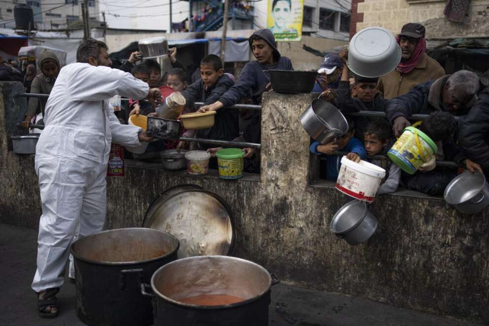 “A Gaza si muore di fame, Israele non fa entrare gli aiuti”, l’allarme di Oxfam