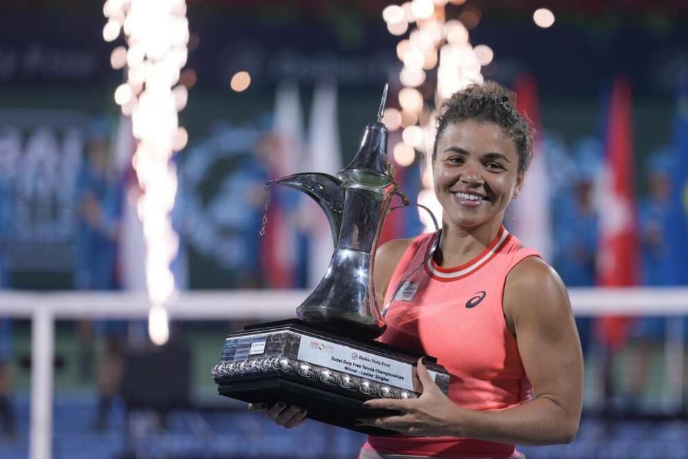 Associated Press/LaPresse Only Italy and SpainJasmine Paolini of Italy holds the trophy after she beats Anna Kalinskaya during their final match of the Dubai Duty Free Tennis Championships against in Dubai, United Arab Emirates, Saturday, Feb. 24, 2024. (AP Photo/Kamran Jebreili)