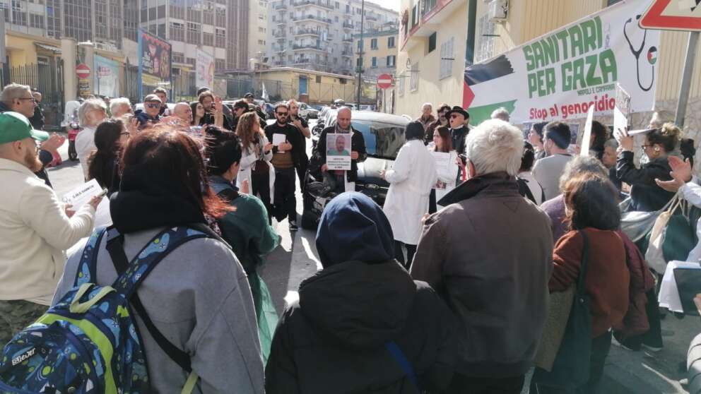Manifestazione per Gaza al Santobono di Napoli