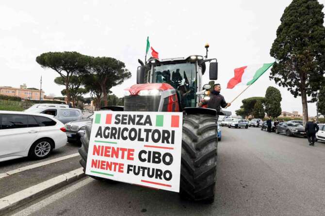 Foto Cecilia Fabiano/LaPresse 09 febbraio   2024 Roma, Italia – Cronaca – Protesta dei Trattori : la marcia verso il centro Nella foto: i trattori del presidio Riscatto Agricolo
February 9, 2024 Roma, Italy –  Tractor Protest , the farmer demonstration  In the photo: farmers of Riscatto Agricolo