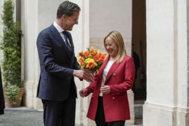 The Netherlands’ Prime Minister Mark Rutte, left, presents Italian Premier Giorgia Meloni with a bouquet of tulips and mimosa as they meet at Chigi Palace government offices in Rome, Wednesday, March 8, 2023. (AP Photo/Gregorio Borgia) Associated Press/LaPresse EDITORIAL USE ONLY/ONLY ITALY AND SPAIN